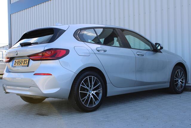 BMW 1-SERIE 116i High Executive | Incl. 12 maanden garantie | Stoelverwarming | Apple Carplay & Android Auto | WIFI | Climate Control | Hill Hold | Elektrisch verstelbare stoelen |