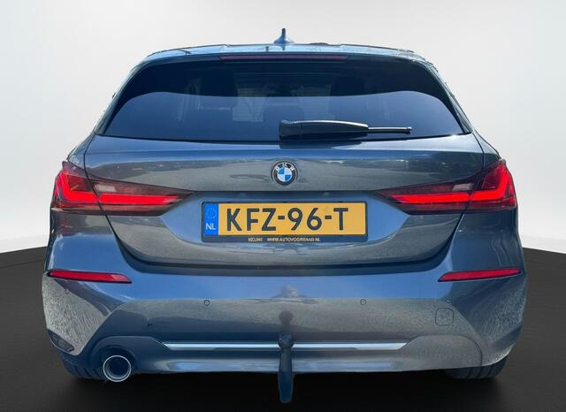 BMW 1-SERIE 118i 136PK AUT. HIGH EXECUTIVE TREKHAAK/LEDER/PANORAMADAK