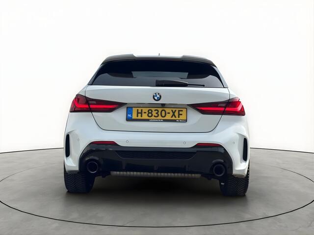 BMW 1-SERIE 118i 140PK M-Performance Shadow Pano Schaalstoelen Harman-Kardon