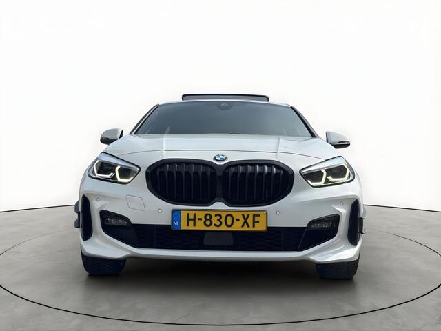 BMW 1-SERIE 118i 140PK M-Performance Shadow Pano Schaalstoelen Harman-Kardon