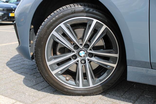 BMW 1-SERIE 118i Executive Sport Line Automaat / Sportstoelen / LED / Live Cockpit Professional / Cruise Control