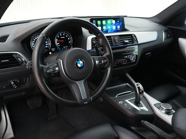 BMW 1-SERIE M140i 340pk High Executive |Custom sportuitlaat|Maxton|Apple Carplay|Comfort Access|stoelverwarming|lederen sportstoelen|M sportonderstel|Shadow Line|
