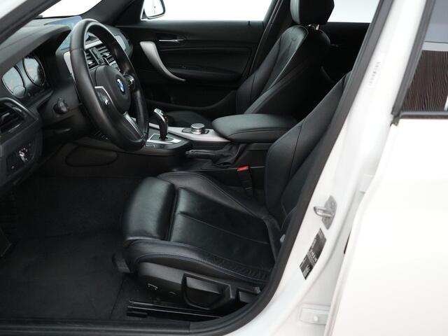 BMW 1-SERIE M140i 340pk High Executive |Custom sportuitlaat|Maxton|Apple Carplay|Comfort Access|stoelverwarming|lederen sportstoelen|M sportonderstel|Shadow Line|