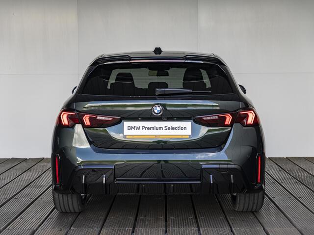 BMW 1-SERIE 120 | M Sportpakket Pro | Premium Pack | Harman-Kardon | Stuurwielrand verwarmd | Comfort Access | Achteruitrijcamera | 20''
