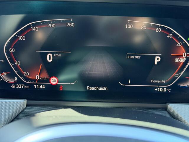 BMW 1-SERIE 118i Executive Edition AUTOMAAT | NAVIAGTIE | APPLE CARPLAY | VIRTUAL DISPLAY | STOELVERWARMING | PARKEER SENOREN | FULL LED | GETINT RUIT