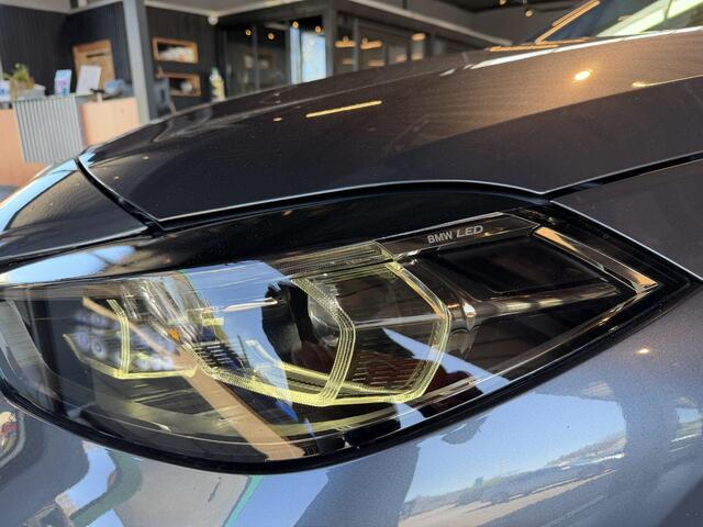 BMW 1-SERIE 118i Executive Edition AUTOMAAT | NAVIAGTIE | APPLE CARPLAY | VIRTUAL DISPLAY | STOELVERWARMING | PARKEER SENOREN | FULL LED | GETINT RUIT