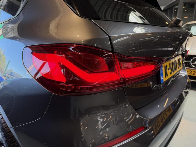 BMW 1-SERIE 118i Executive Edition AUTOMAAT | NAVIAGTIE | APPLE CARPLAY | VIRTUAL DISPLAY | STOELVERWARMING | PARKEER SENOREN | FULL LED | GETINT RUIT