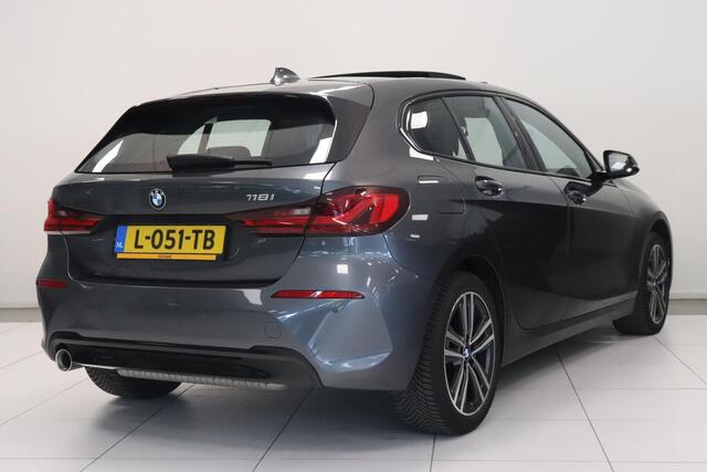 BMW 1-SERIE 118i Executive Edition | Panoramadak | Sportline | AppleCarplay AndroidAuto | Navi |