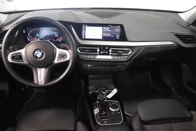 BMW 1-SERIE 118i Executive Edition | Panoramadak | Sportline | AppleCarplay AndroidAuto | Navi |