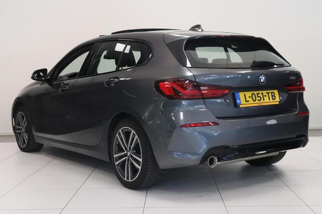 BMW 1-SERIE 118i Executive Edition | Panoramadak | Sportline | AppleCarplay AndroidAuto | Navi |