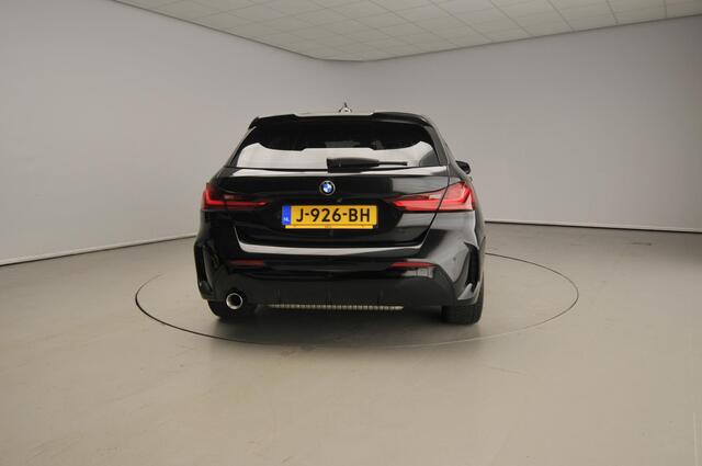 BMW 1-SERIE 5-deurs 118i | M-Sportpakket | LED | Leder | Navigatie | Sportstoelen | Stoelverwarming | DAB | Alu 18 inch