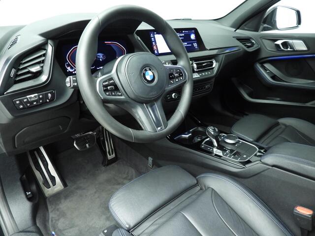 BMW 1-SERIE 5-deurs 118i | M-Sportpakket | LED | Leder | Navigatie | Sportstoelen | Stoelverwarming | DAB | Alu 18 inch
