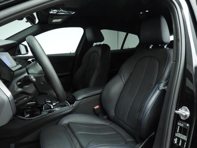 BMW 1-SERIE 5-deurs 118i | M-Sportpakket | LED | Leder | Navigatie | Sportstoelen | Stoelverwarming | DAB | Alu 18 inch