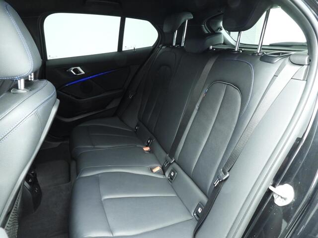 BMW 1-SERIE 5-deurs 118i | M-Sportpakket | LED | Leder | Navigatie | Sportstoelen | Stoelverwarming | DAB | Alu 18 inch