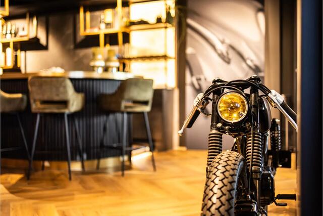 BMW 1-SERIE 118i M Sport | Dealer Onderhouden | NAP | Panoramadak | ACC | Harman/Kardon | Camera | Apple & Android Carplay