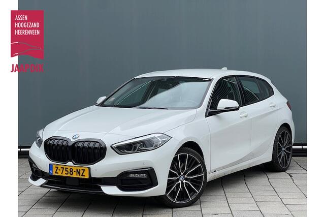 BMW 1-SERIE BWJ 2021 | 118i 136PK High Ex AUTOMAAT | SPORTSTOELEN | CLIMA | NAVI | CARPLAY | PDC 2X | LEDER/STOF | 18'' LMV