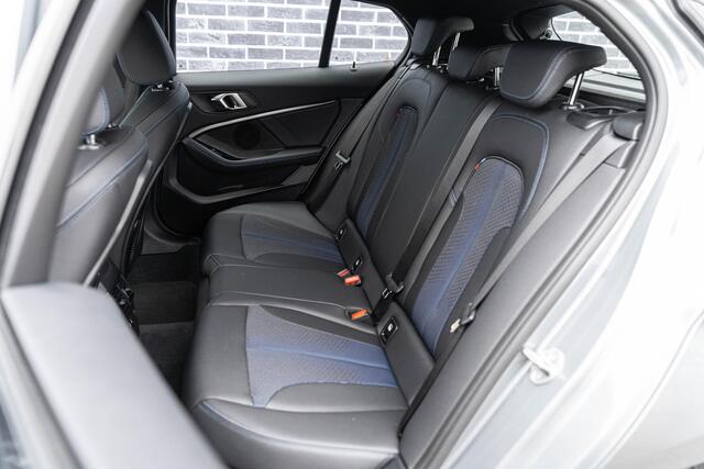 BMW 1-SERIE 118i Business Edition | M-Sport | Trekhaak | Lichtmetalen Velgen 18 inch | Achteruitrijcamera | Parkeersensoren | BMW Live Cockpit Professional | Sportstoelen | Sportonderstel