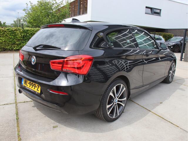 BMW 1-SERIE 118i M-Pakket Automaat, NL-Auto, LED, PDC SALE!!