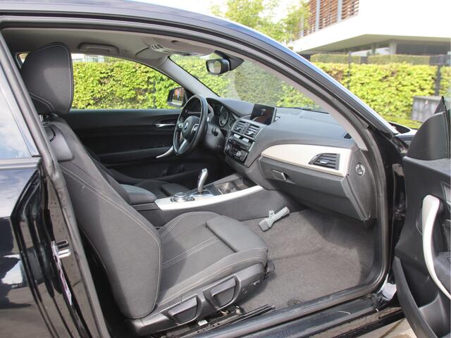 BMW 1-SERIE 118i M-Pakket Automaat, NL-Auto, LED, PDC SALE!!