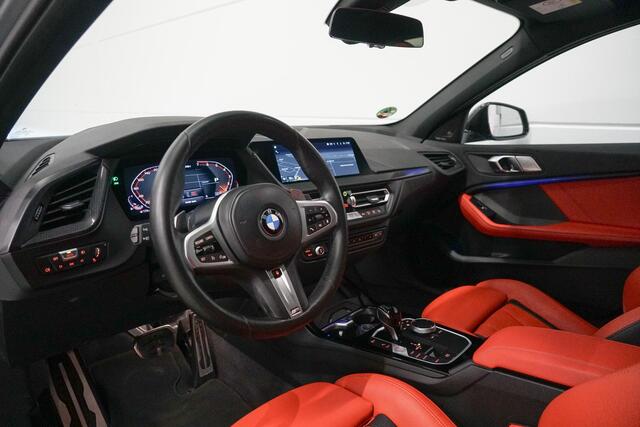 BMW 1-SERIE M135i xDrive Panoramadak | Head Up | Harman Kardon