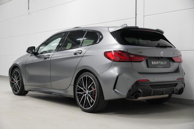 BMW 1-SERIE M135i xDrive Panoramadak | Head Up | Harman Kardon