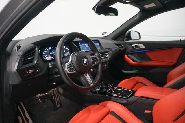 BMW 1-SERIE M135i xDrive Panoramadak | Head Up | Harman Kardon