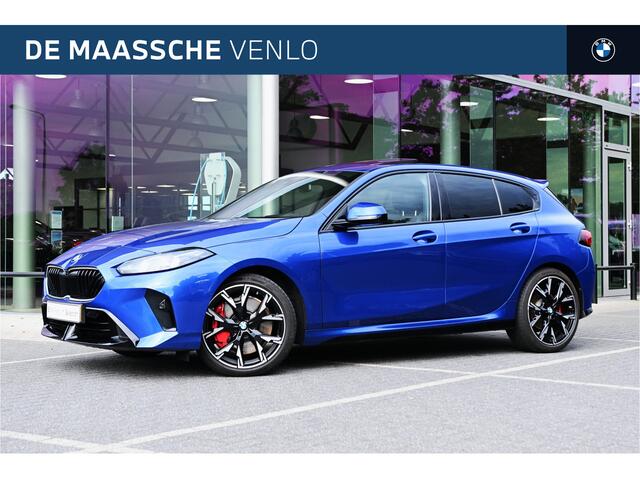 BMW 1-SERIE 120 M Sport Automaat / Trekhaak / Panoramadak / Sportstoelen / Comfort Access / Iconic Glow / Head-Up / Harman-Kardon / Parking Assistant Plus