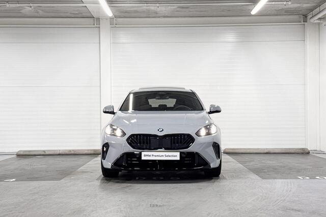 BMW 1-SERIE 120 | M-Sport Pro | Premium Pack | Driving Assistant | Harman/Kardon | Panoramadak | Comfort Access