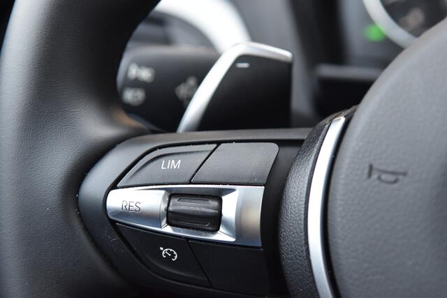 BMW 1-SERIE M140i xDrive High Executive * Schuifdak * M-Performance Uitlaat * Harman/Kardon * M-Sportremmen *