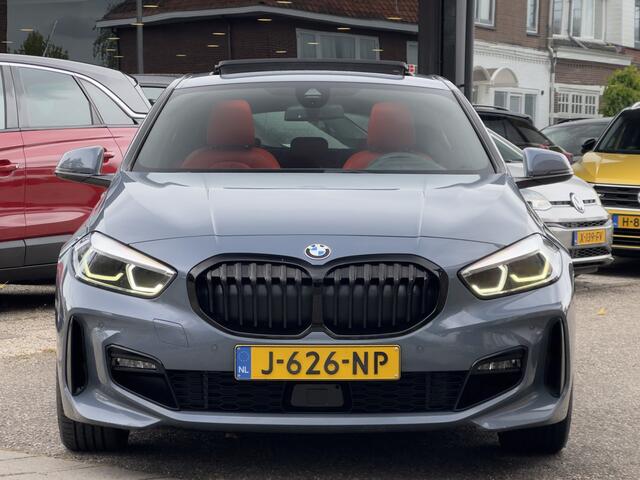 BMW 1-SERIE 118i AUT7 M-SPORT HIGH EXECUTIVE EDITION PANODAK DESIGNO-SPORTLEDER NAVI CAMERA DIGI-DASH APPLE-CARPLAY LED LMV PDC