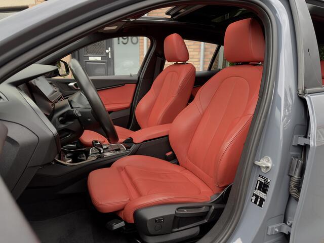 BMW 1-SERIE 118i AUT7 M-SPORT HIGH EXECUTIVE EDITION PANODAK DESIGNO-SPORTLEDER NAVI CAMERA DIGI-DASH APPLE-CARPLAY LED LMV PDC