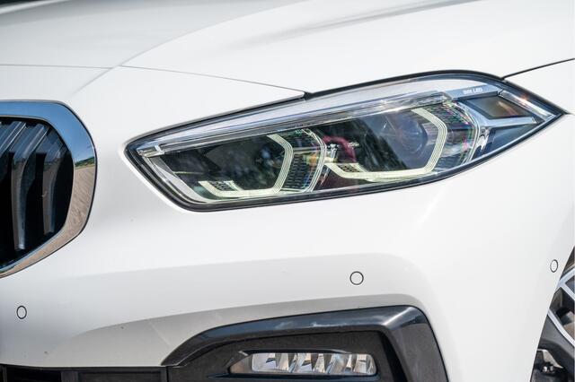 BMW 1-SERIE 118i Executive Edition | Sport Line | Navi | Apple CarPlay | Camera | Park Assist | 17"