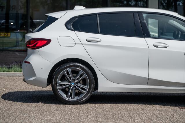 BMW 1-SERIE 118i Executive Edition | Sport Line | Navi | Apple CarPlay | Camera | Park Assist | 17"