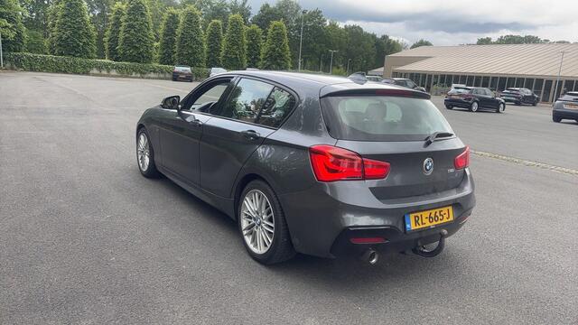 BMW 1-SERIE 118i Corporate Lease High Executive / Navigatie / Stoelverwarming / Leder