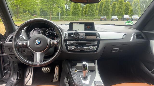 BMW 1-SERIE 118i Corporate Lease High Executive / Navigatie / Stoelverwarming / Leder