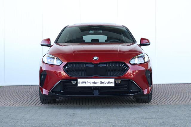 BMW 1-SERIE 120 | Sport Pakket Pro | Pano Dak | Comforttoegang | Adaptieve Led | Harman Kardon | Verwarmde Voorstoelen |