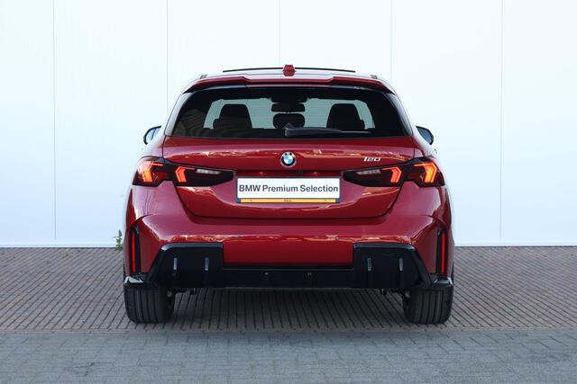 BMW 1-SERIE 120 | Sport Pakket Pro | Pano Dak | Comforttoegang | Adaptieve Led | Harman Kardon | Verwarmde Voorstoelen |