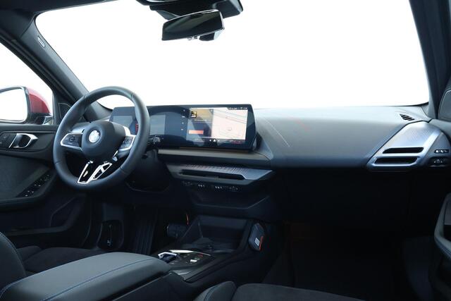 BMW 1-SERIE 120 | Sport Pakket Pro | Pano Dak | Comforttoegang | Adaptieve Led | Harman Kardon | Verwarmde Voorstoelen |