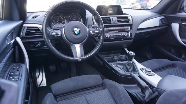BMW 1-SERIE 118i 136PK M Sport Shadow Line 5Drs Schuif/Kanteldak 18inch LM LED Navi Stoelverwarming 98673km!