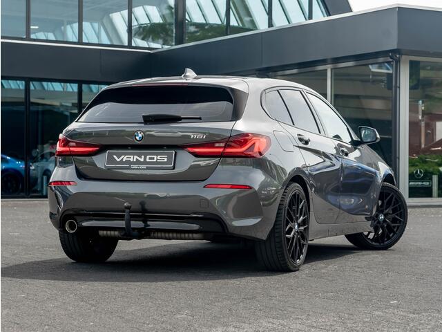 BMW 1-SERIE 118i Executive Edition | Shadow | Trekhaak | 19 Inch