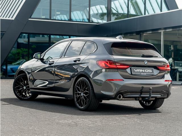 BMW 1-SERIE 118i Executive Edition | Shadow | Trekhaak | 19 Inch