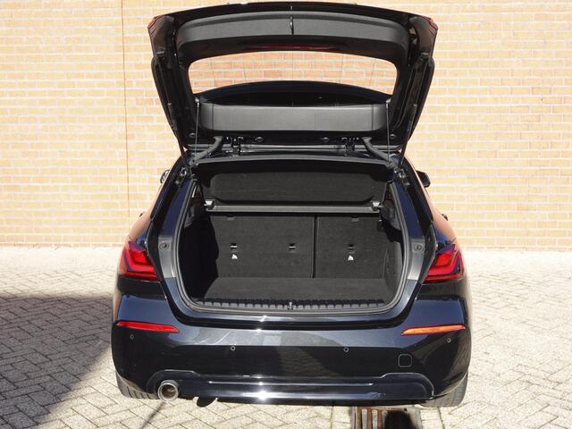 BMW 1-SERIE 118i Executive Edition Navigatie Apple Carplay/Android Auto Adaptive Cruise Control Parkeersensoren Full LED Virtual Cockpit Climate Control