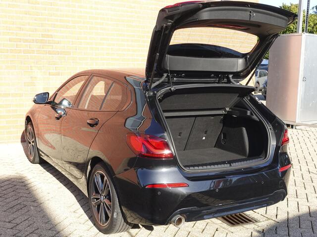 BMW 1-SERIE 118i Executive Edition Navigatie Apple Carplay/Android Auto Adaptive Cruise Control Parkeersensoren Full LED Virtual Cockpit Climate Control