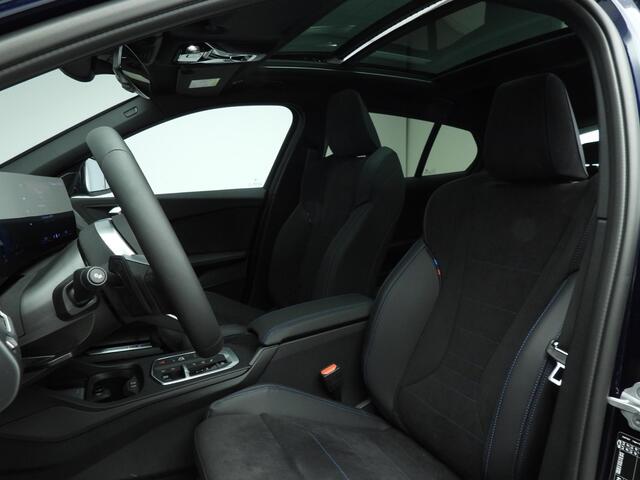 BMW 1-SERIE 5-deurs 120 M-Sportpakket Pro / Panoramadak / Trekhaak / LED / Harman-Kardon / Driving assistat plus / Alu wielen 19 inch