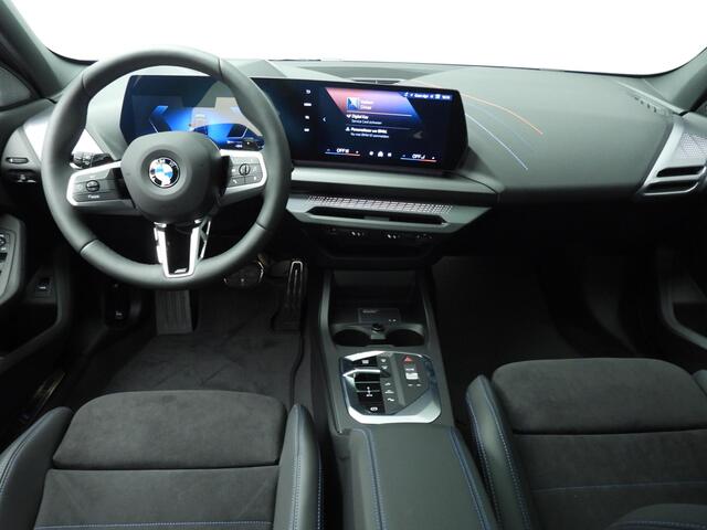 BMW 1-SERIE 5-deurs 120 M-Sportpakket Pro / Panoramadak / Trekhaak / LED / Harman-Kardon / Driving assistat plus / Alu wielen 19 inch