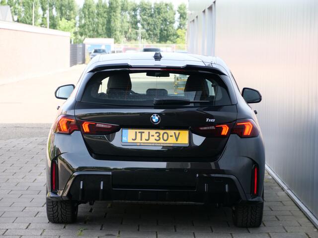 BMW 1-SERIE 116 automaat 123pk M Sportpakket Pro Stoelverwarming / Camera / Keyless entry