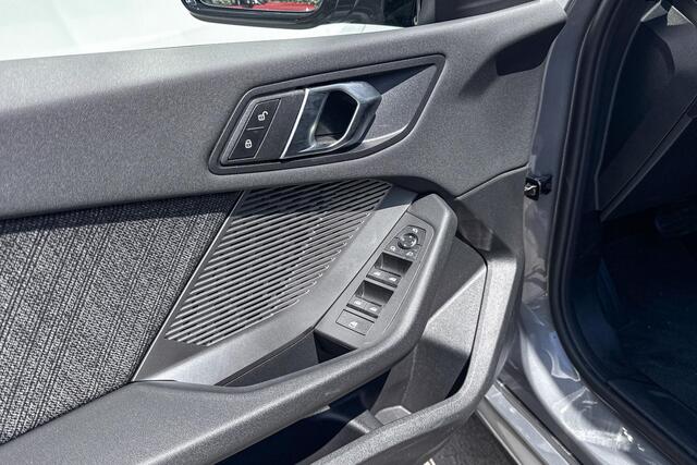 BMW 1-SERIE 120 M Sport Design Edition | Driving Assistent | Premium Pack |