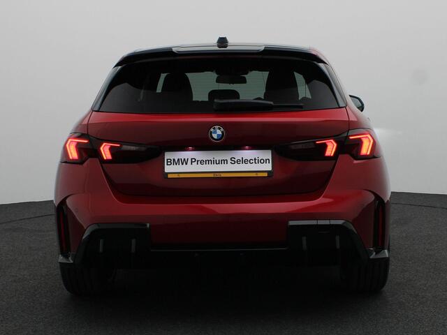 BMW 1-SERIE 120 M Sportpakket Pro | Premium Pack | Stuurwielrand verwarmd | Driving Assistant | Harman Kardon | 19''
