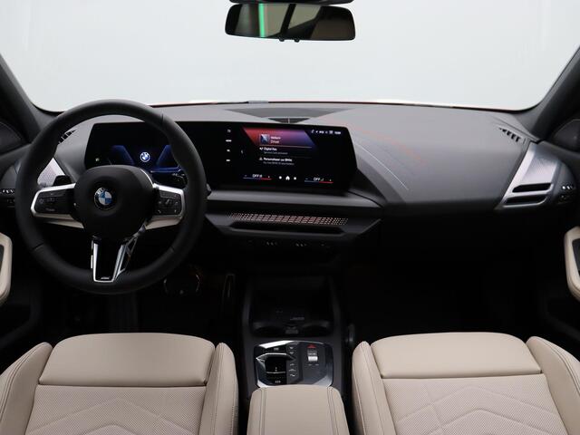 BMW 1-SERIE 120 M Sportpakket Pro | Premium Pack | Stuurwielrand verwarmd | Driving Assistant | Harman Kardon | 19''