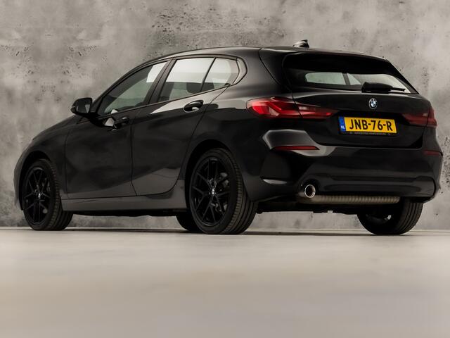 BMW 1-SERIE 116i High Executive Automaat (APPLE CARPLAY, NAVIGATIE, CLIMATE, PARKEERSENSOREN, SPORTSTOELEN, CRUISE, NIEUWE APK, NIEUWSTAAT)